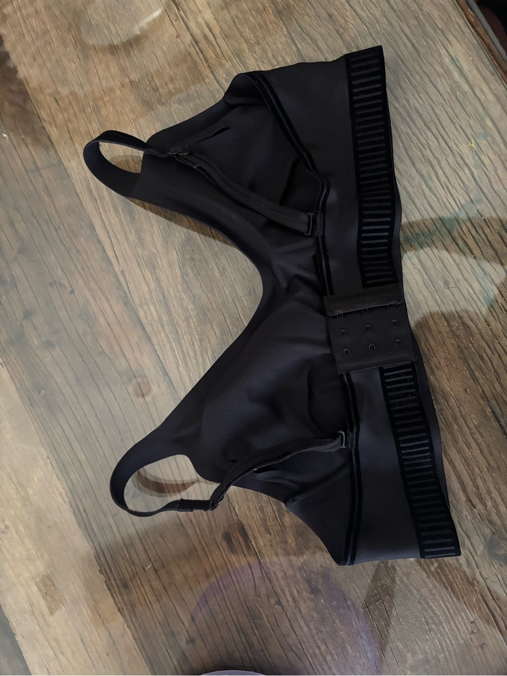 ALO Yoga Black Sports Bra with Tag Detail - Picture 2 of 5